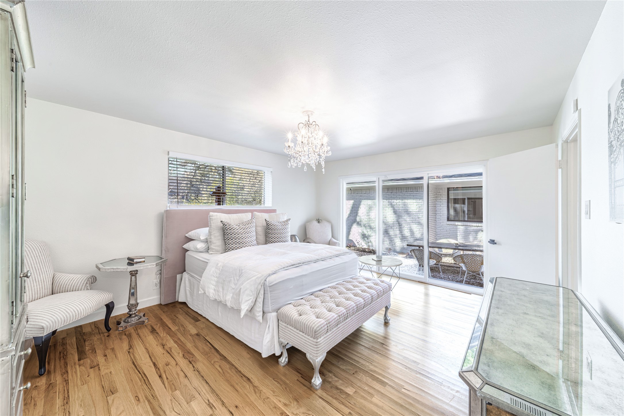5837 Clendenin Avenue Dallas TX 75228