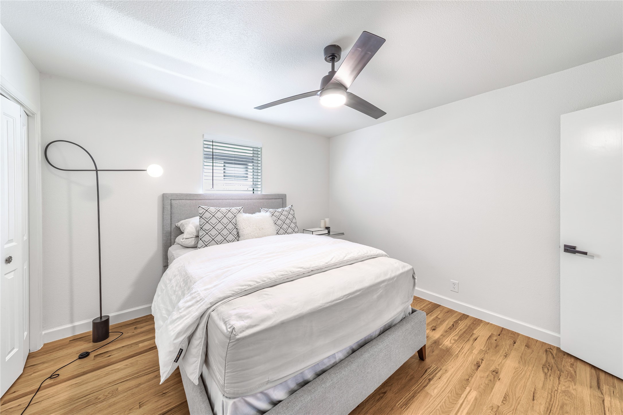 5837 Clendenin Avenue Dallas TX 75228