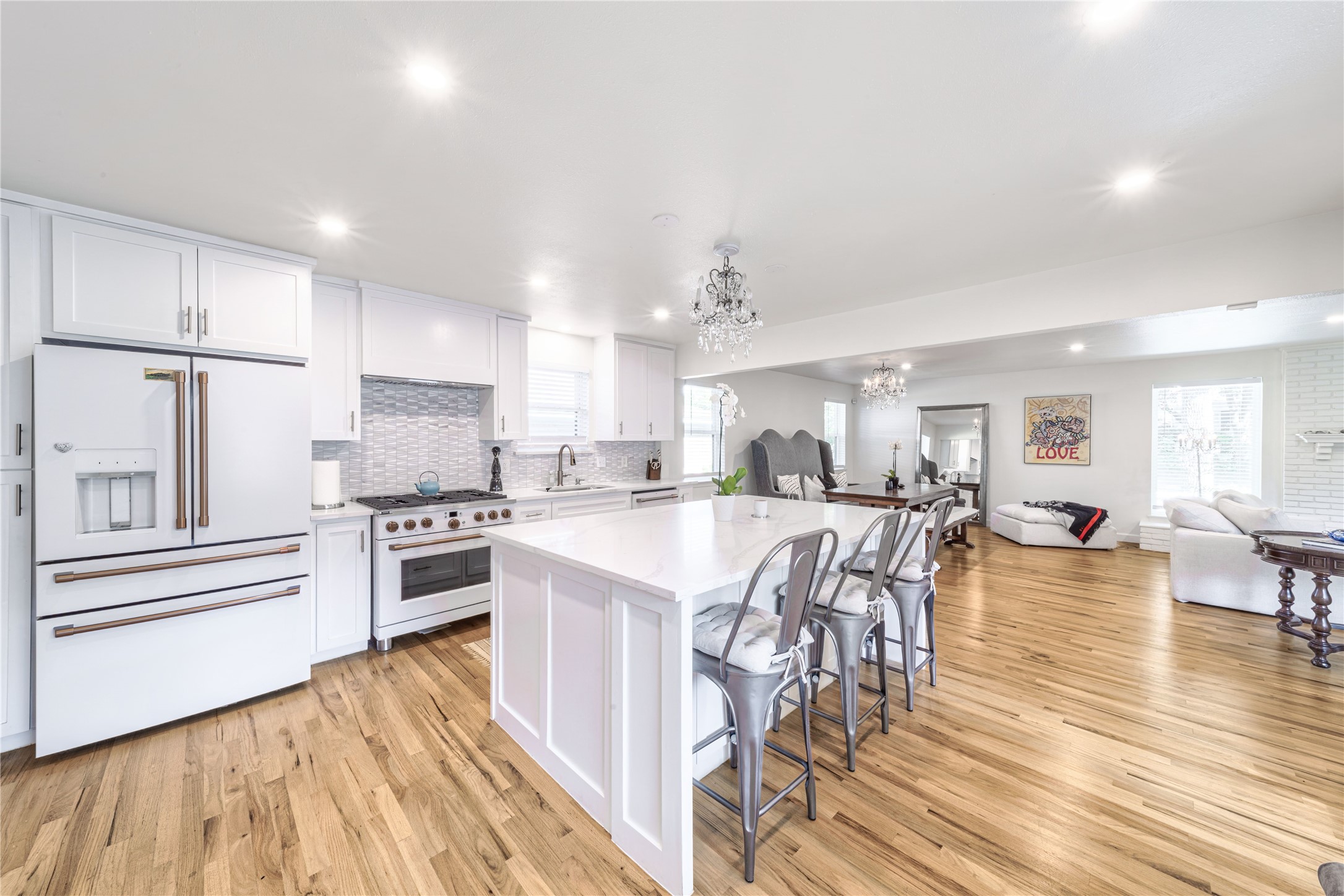 5837 Clendenin Avenue Dallas TX 75228