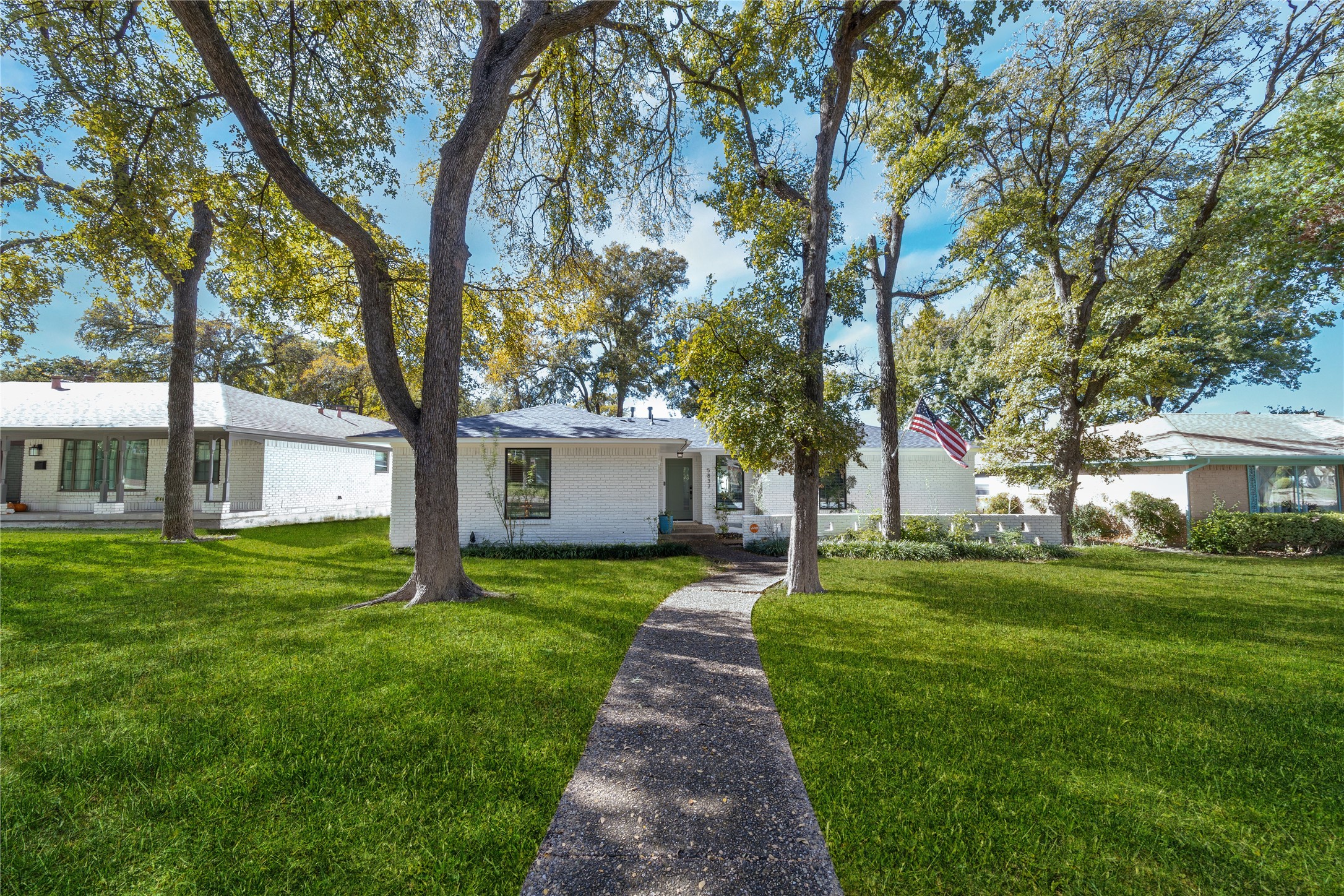5837 Clendenin Avenue Dallas TX 75228