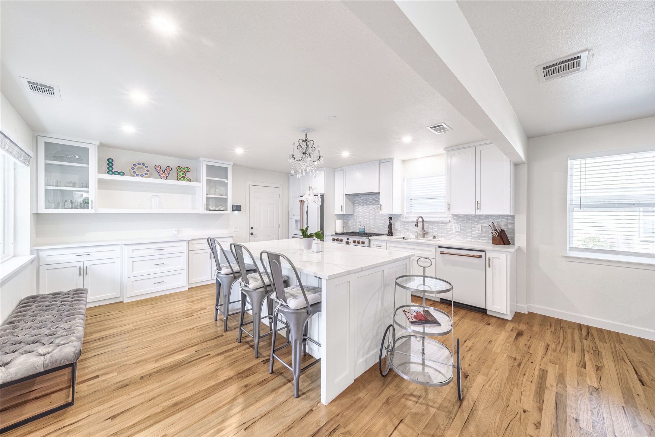 5837 Clendenin Avenue Dallas TX 75228