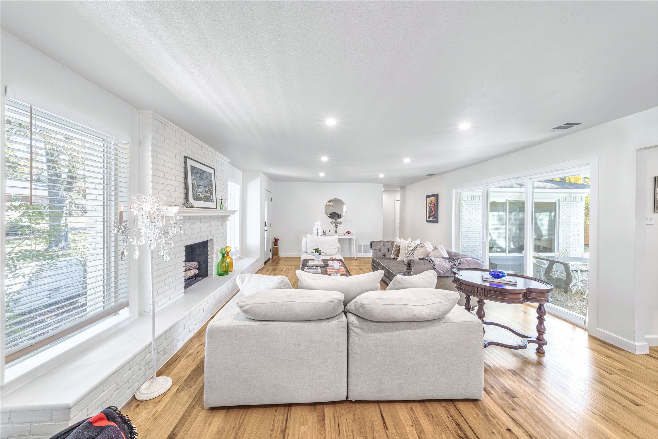 5837 Clendenin Avenue Dallas TX 75228