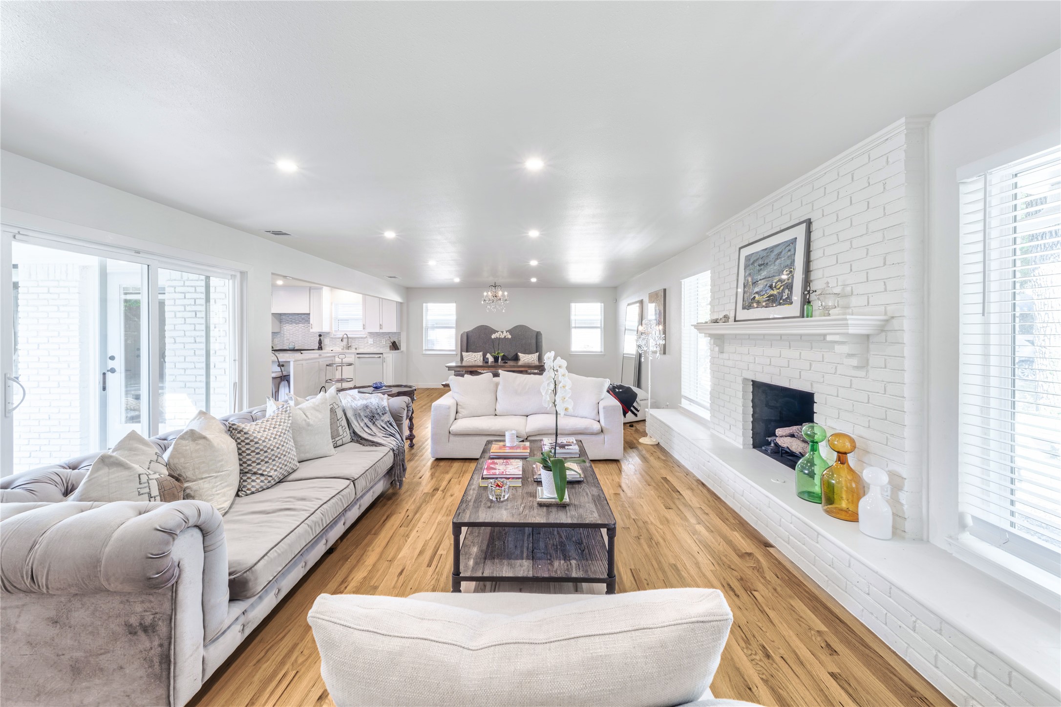 5837 Clendenin Avenue Dallas TX 75228