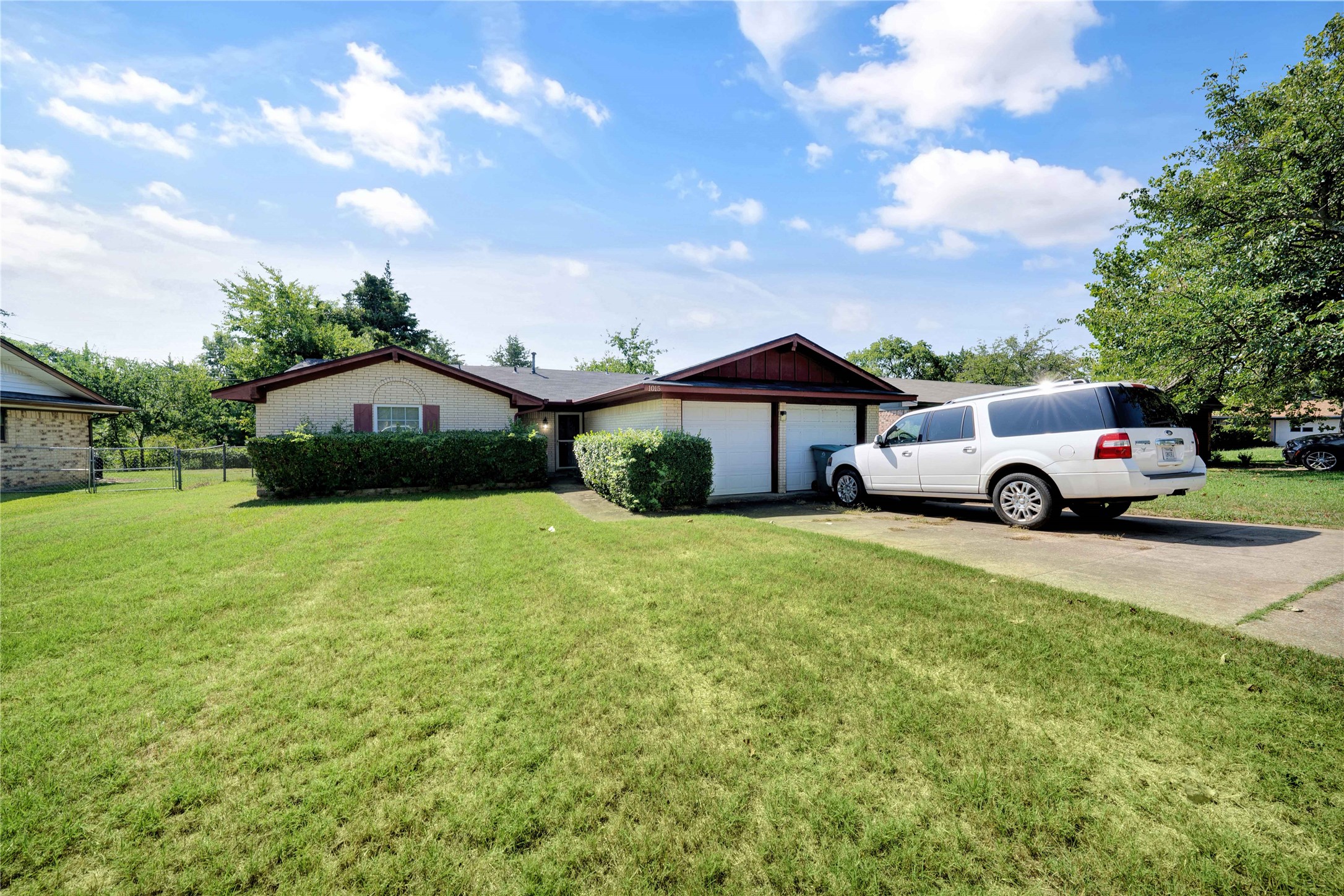 1015 S Valentine Drive Sherman TX 75090