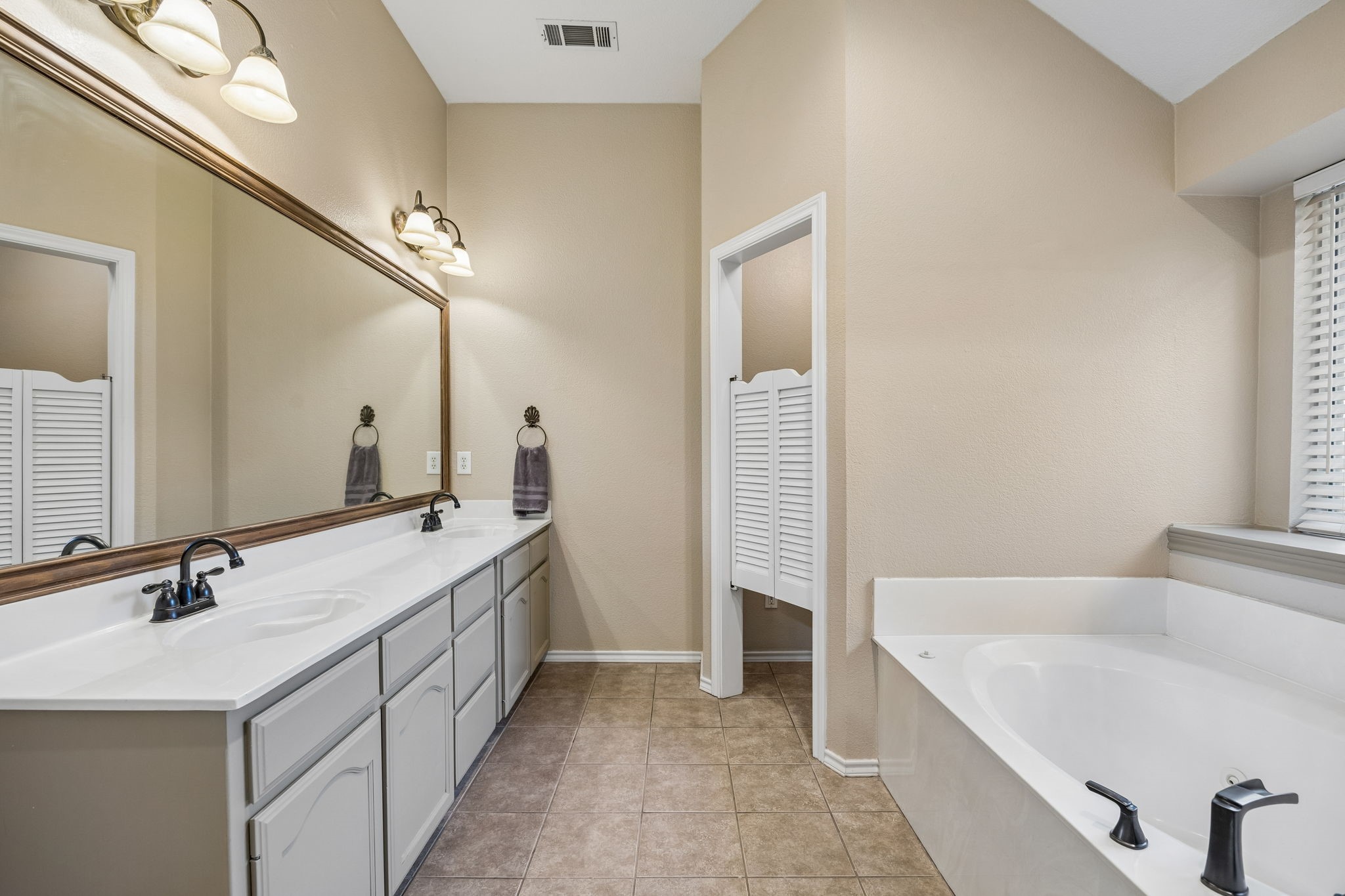 8637 Madison Drive North Richland Hills TX 76182