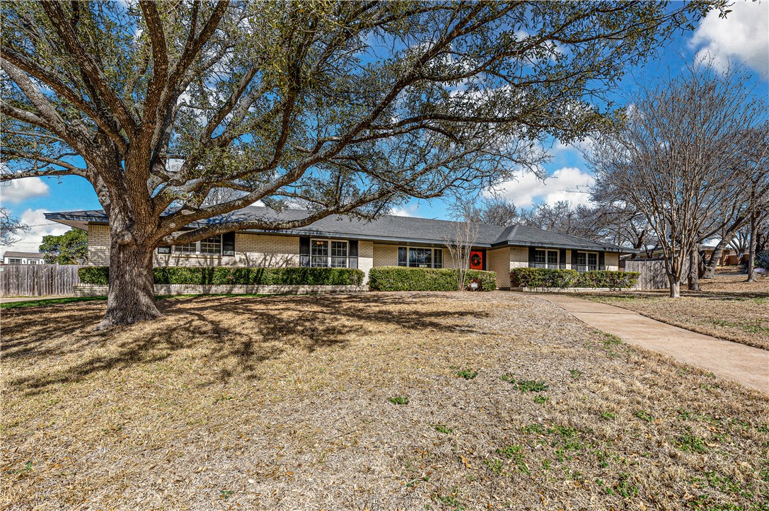1001 Cardinal Drive Woodway TX 76712