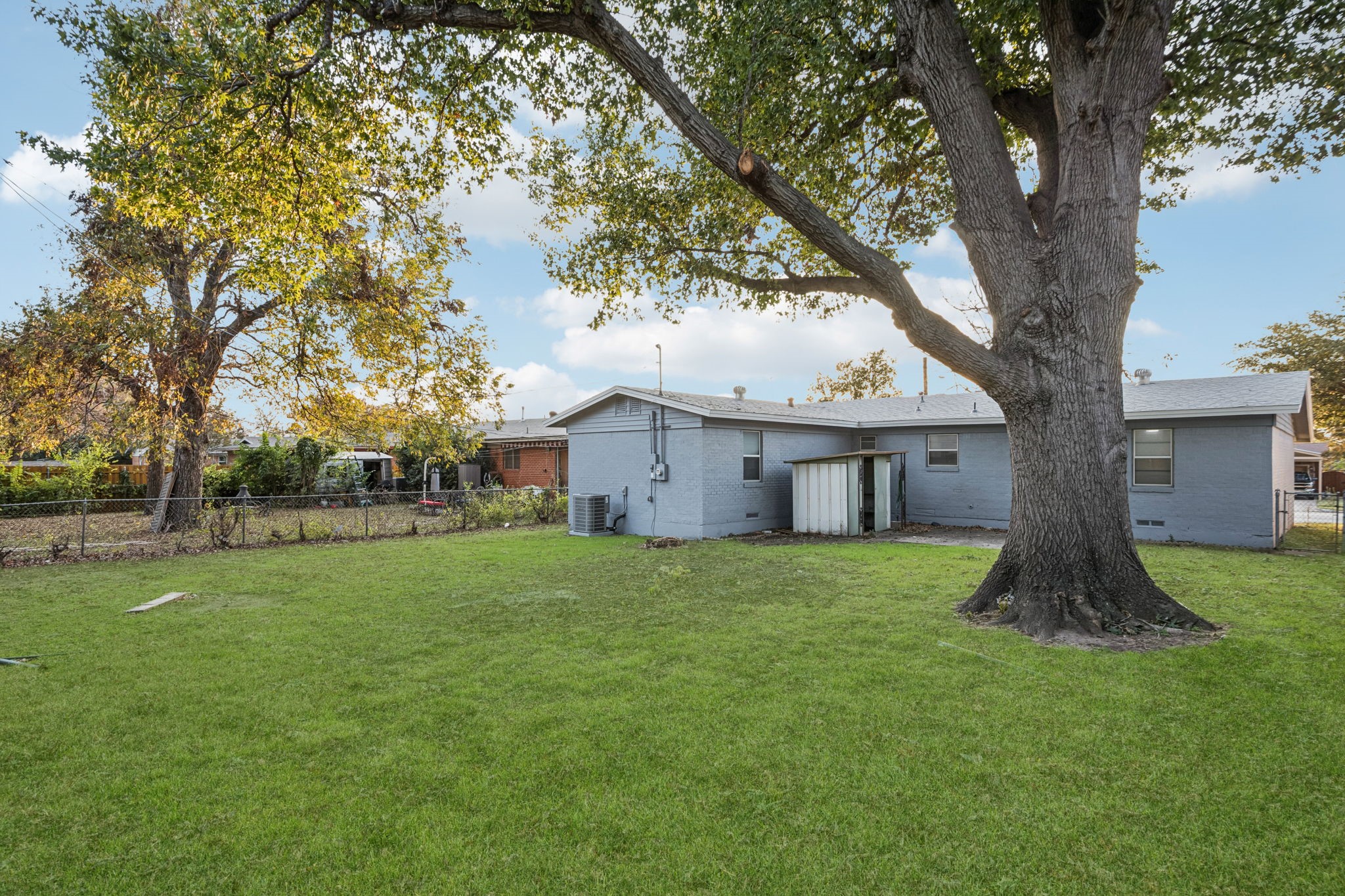 10042 Brockbank Drive Dallas TX 75229