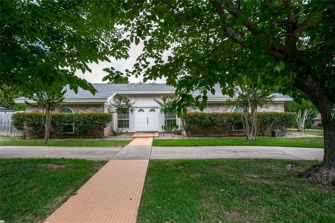 621 Avinell Drive Bedford TX 76022
