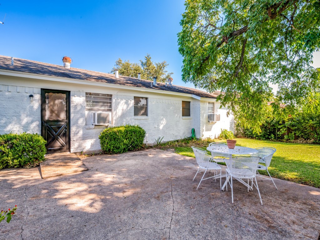 4318 Pineridge Drive Garland TX 75042