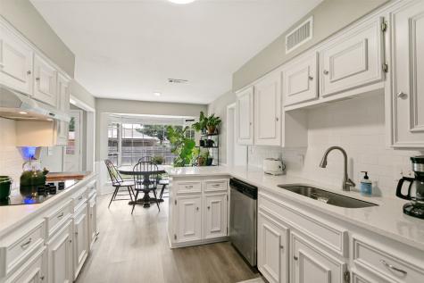 2416 Heather Hill Lane Plano TX 75075