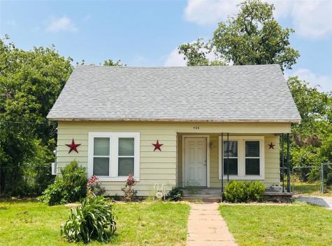 406 Hutchinson Street Bowie TX 76230