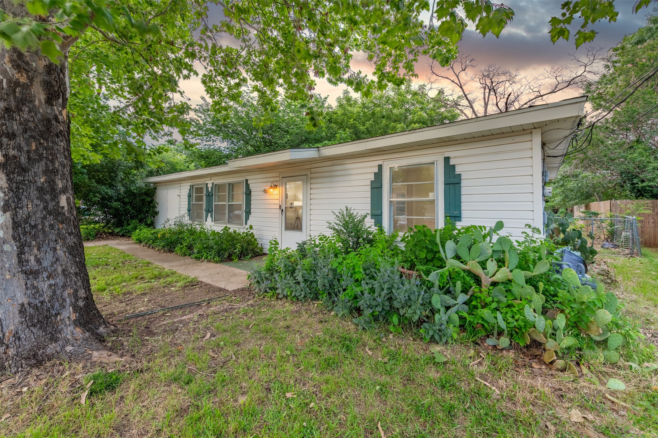 416 Arthur Drive Hurst TX 76053