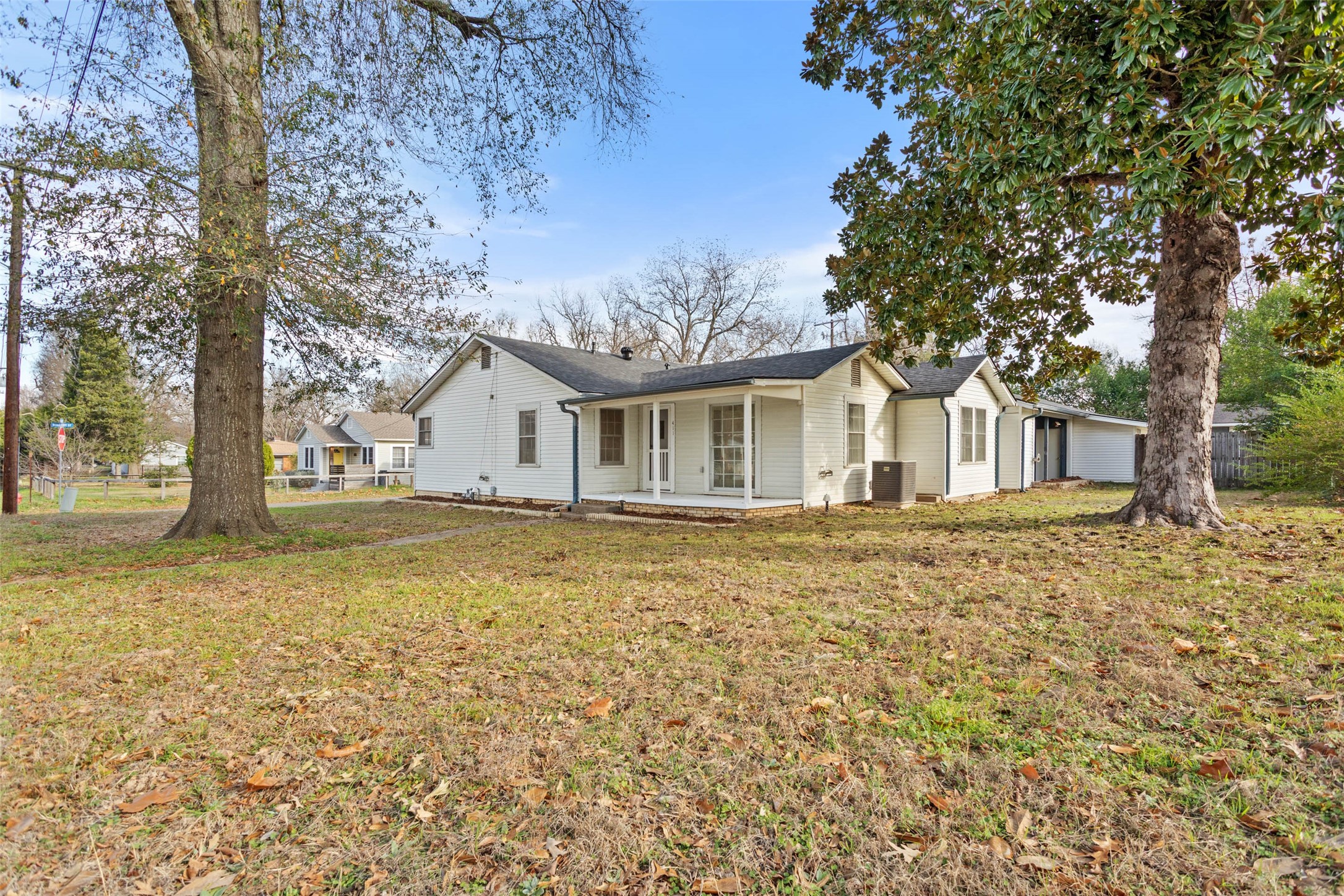 411 N College Street Lindale TX 75771
