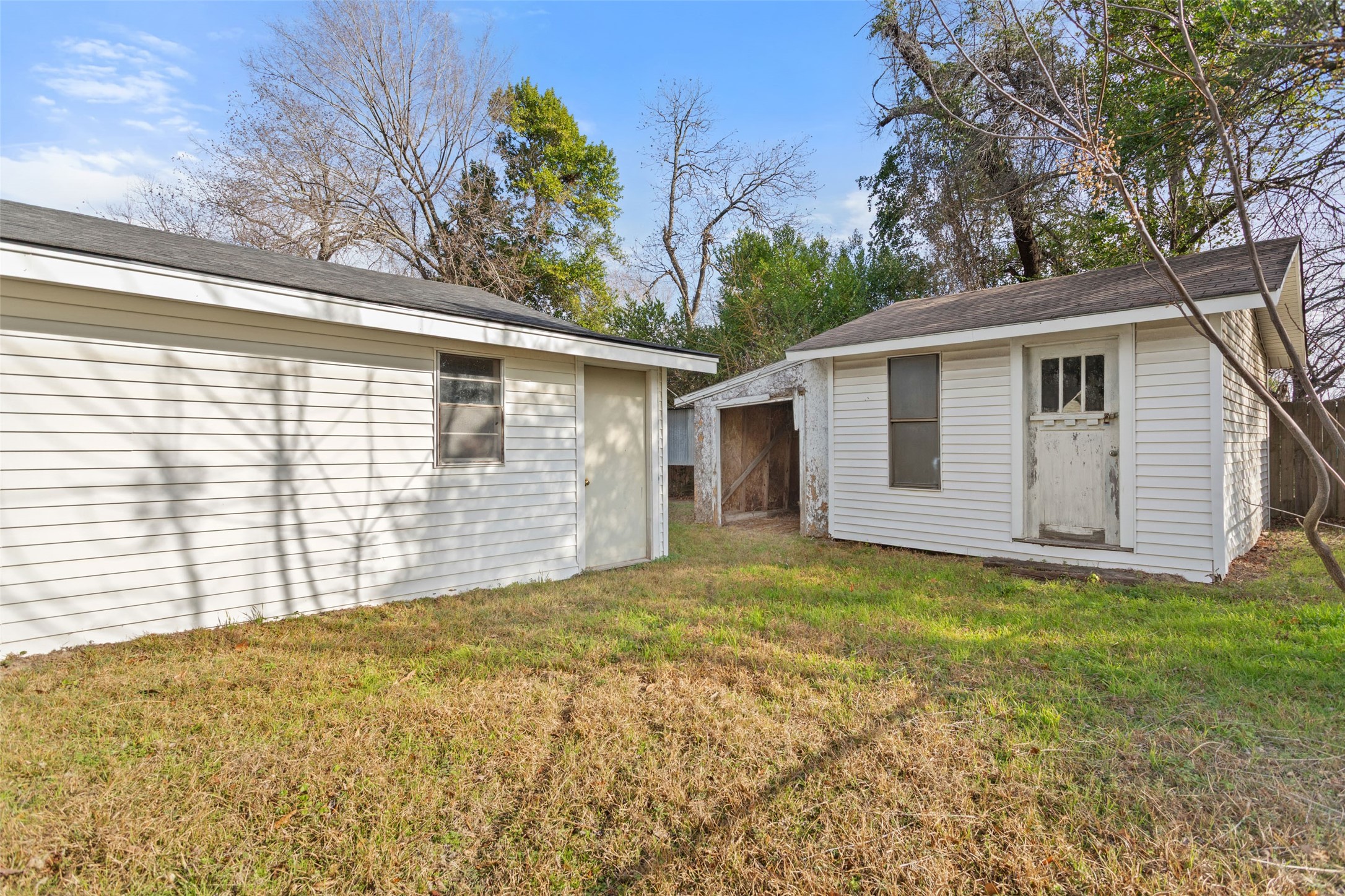 411 N College Street Lindale TX 75771