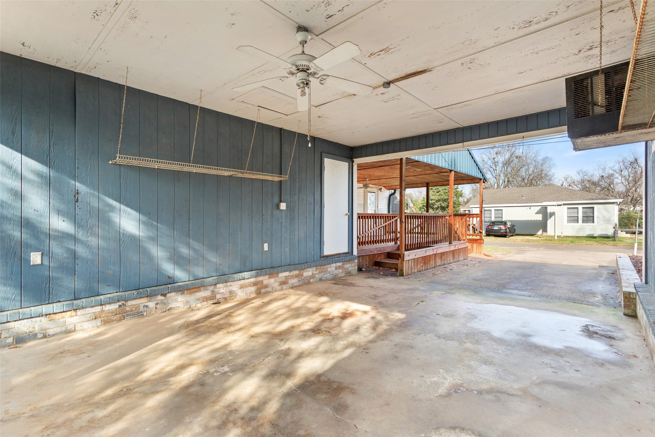 411 N College Street Lindale TX 75771