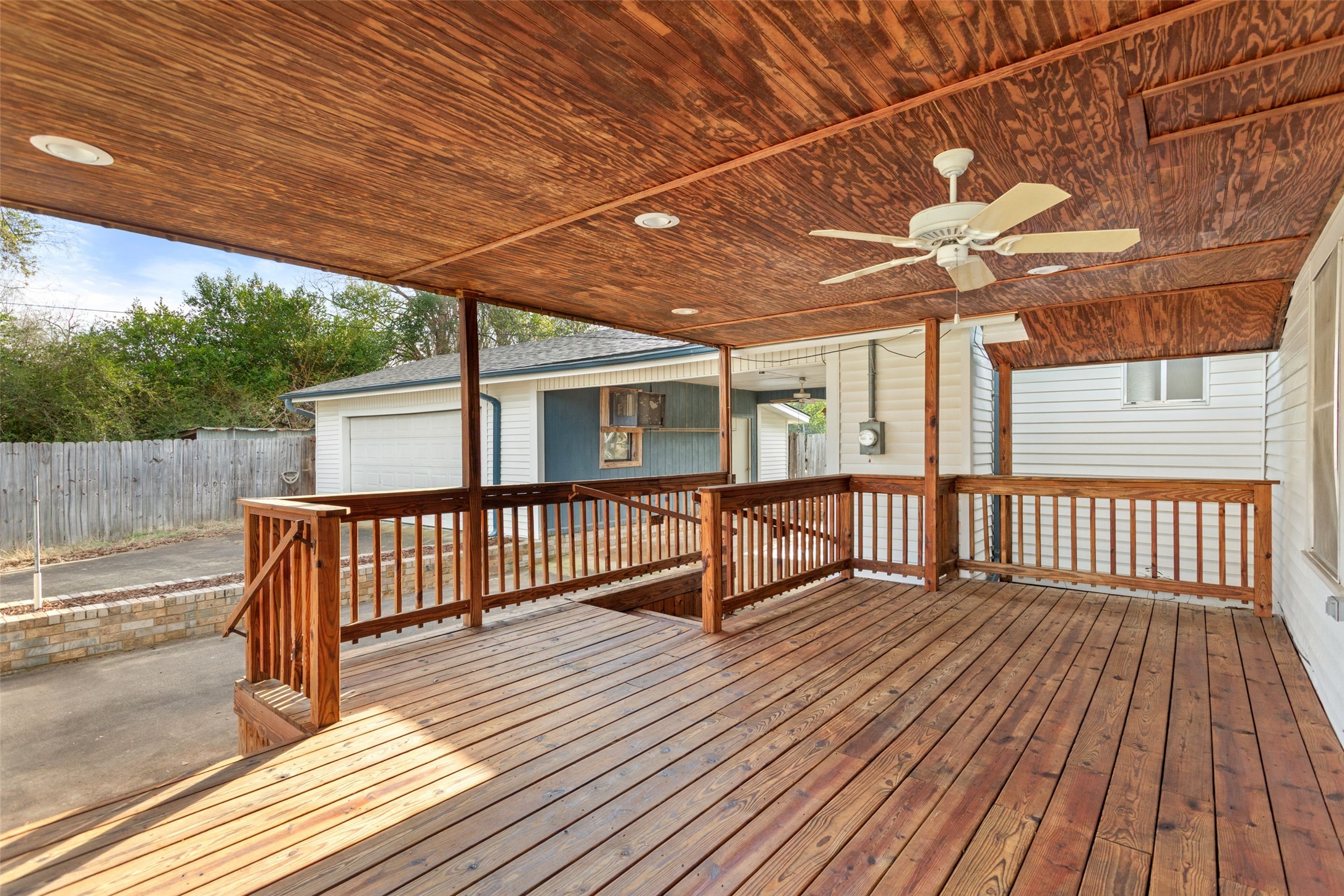411 N College Street Lindale TX 75771