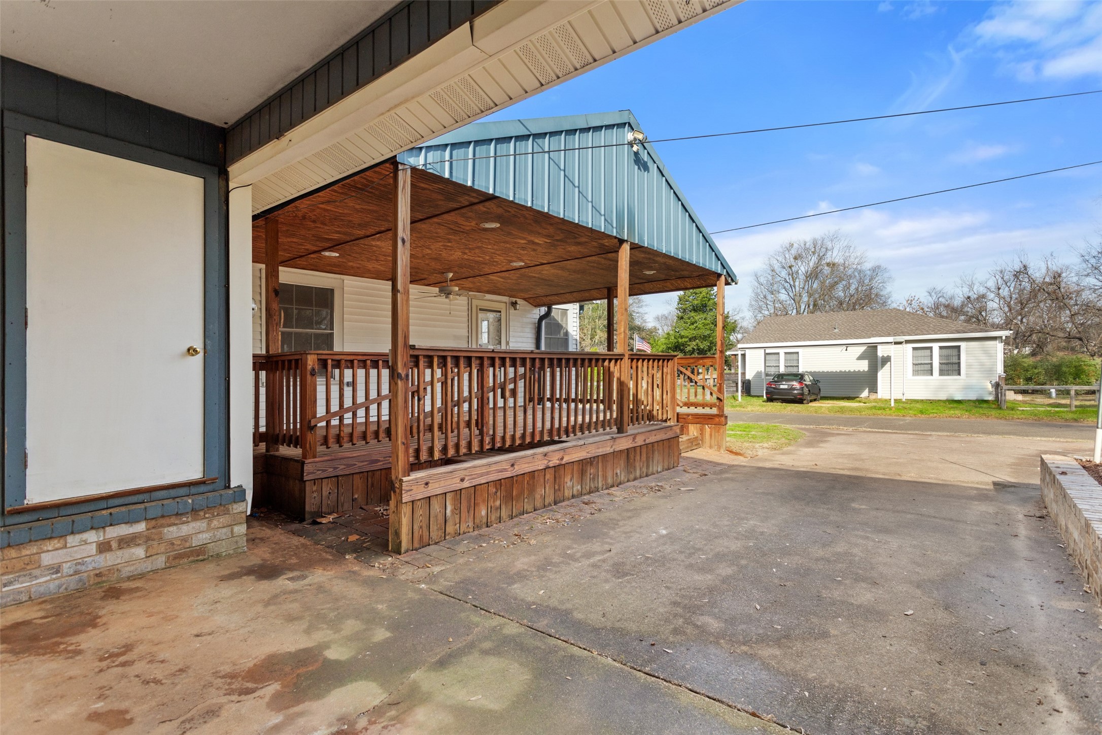 411 N College Street Lindale TX 75771