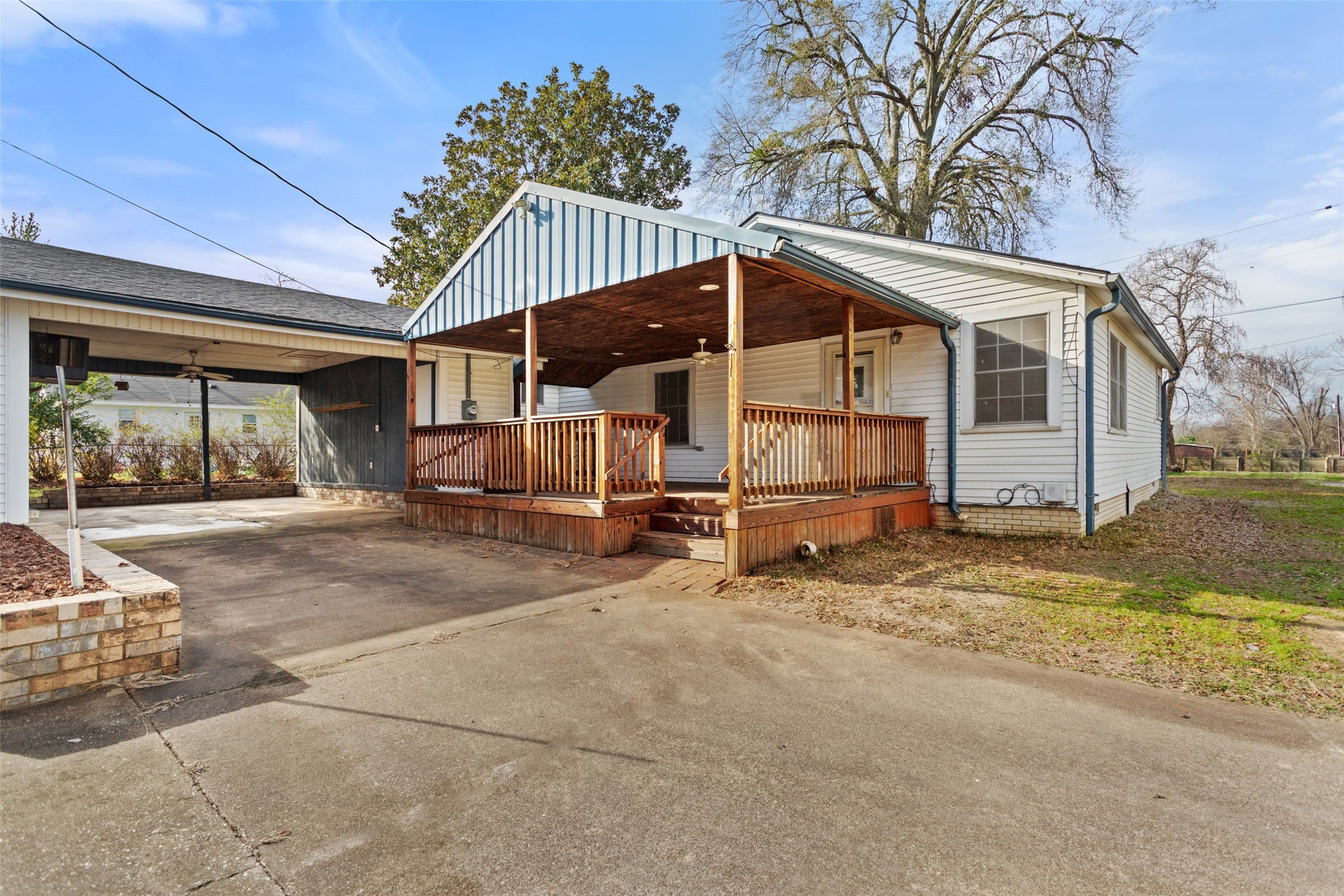 411 N College Street Lindale TX 75771