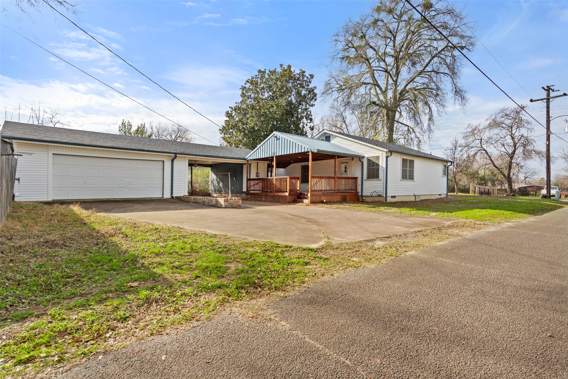 411 N College Street Lindale TX 75771