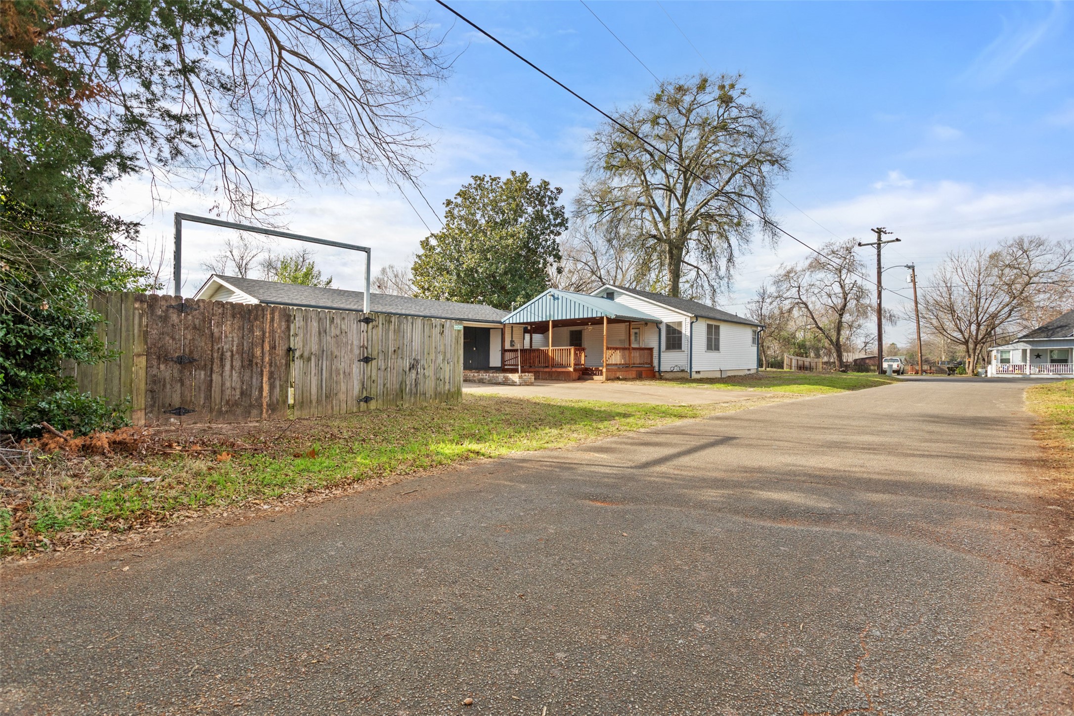 411 N College Street Lindale TX 75771