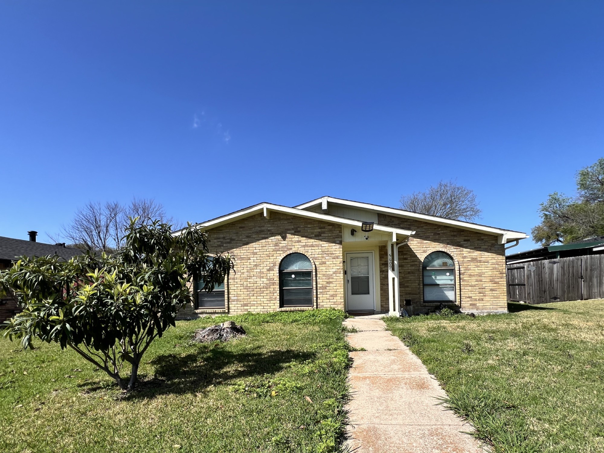 5609 Kerry Lane Garland TX 75043
