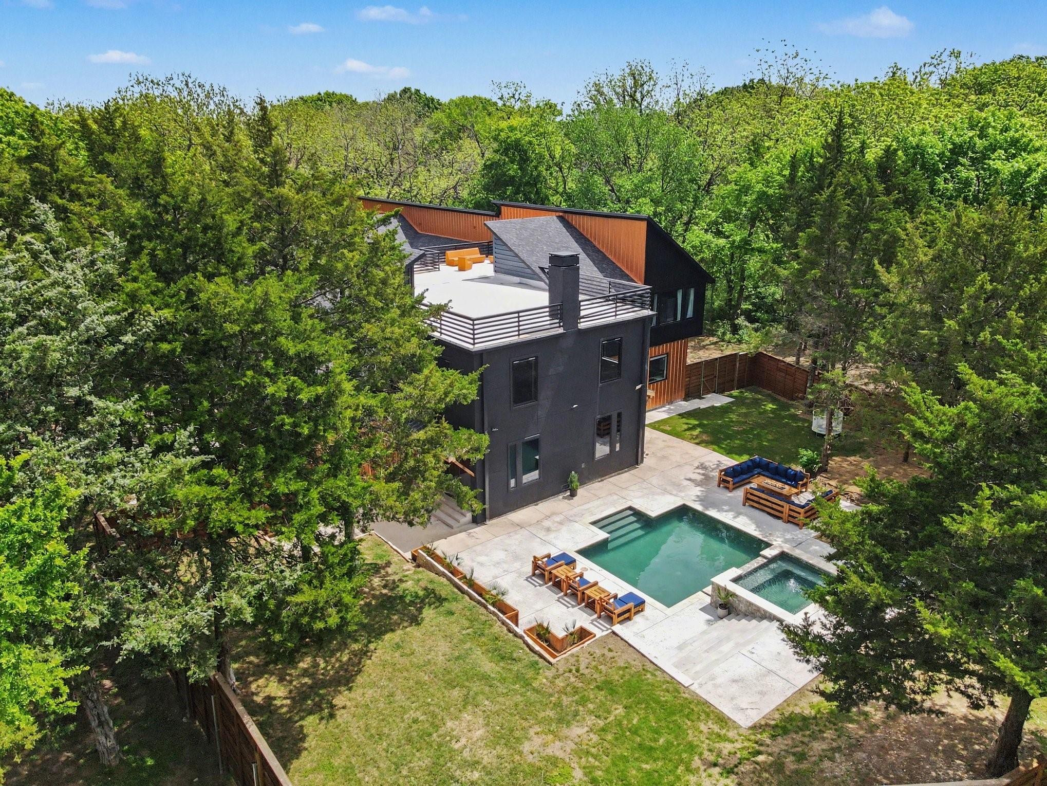 511 S Bluegrove Road Lancaster TX 75146
