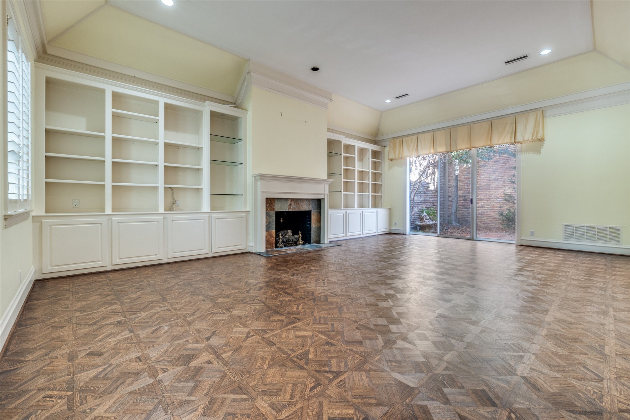 34 Stonecourt Circle Dallas TX 75225