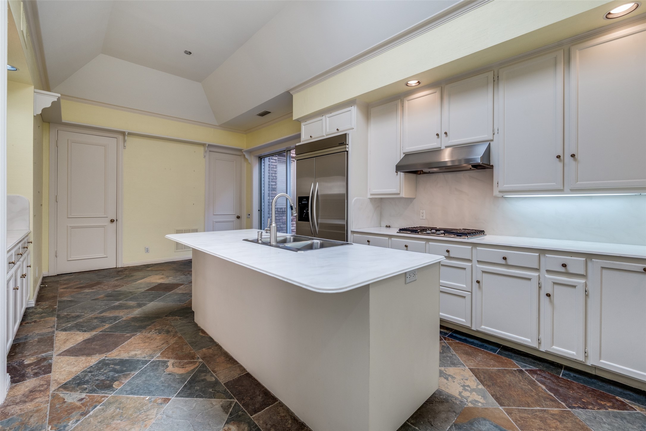 34 Stonecourt Circle Dallas TX 75225