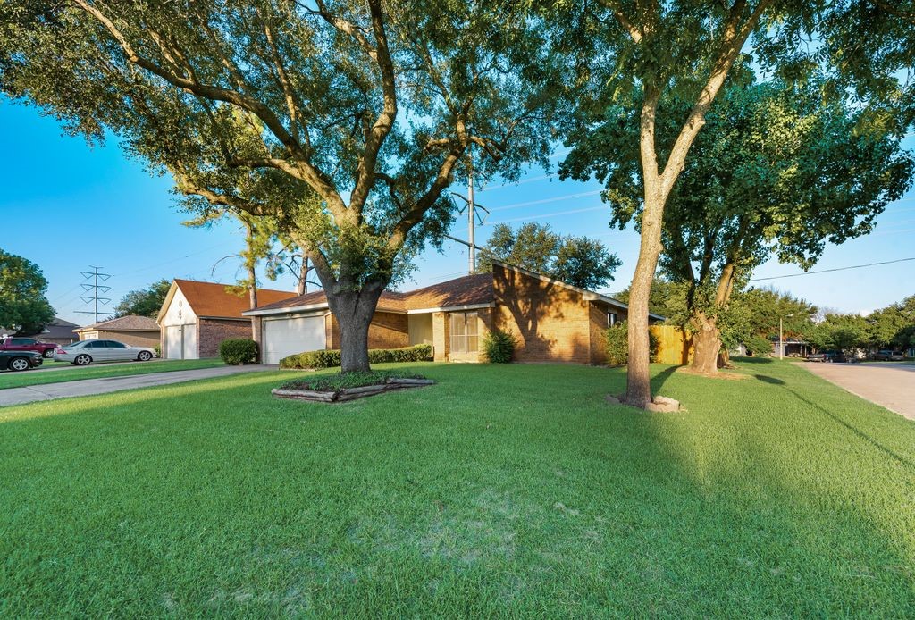 4317 Coventry Drive Grand Prairie TX 75052