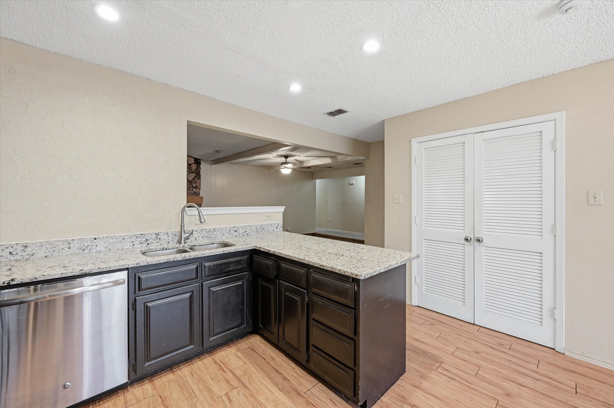 1503 N Fielder Road Arlington TX 76012