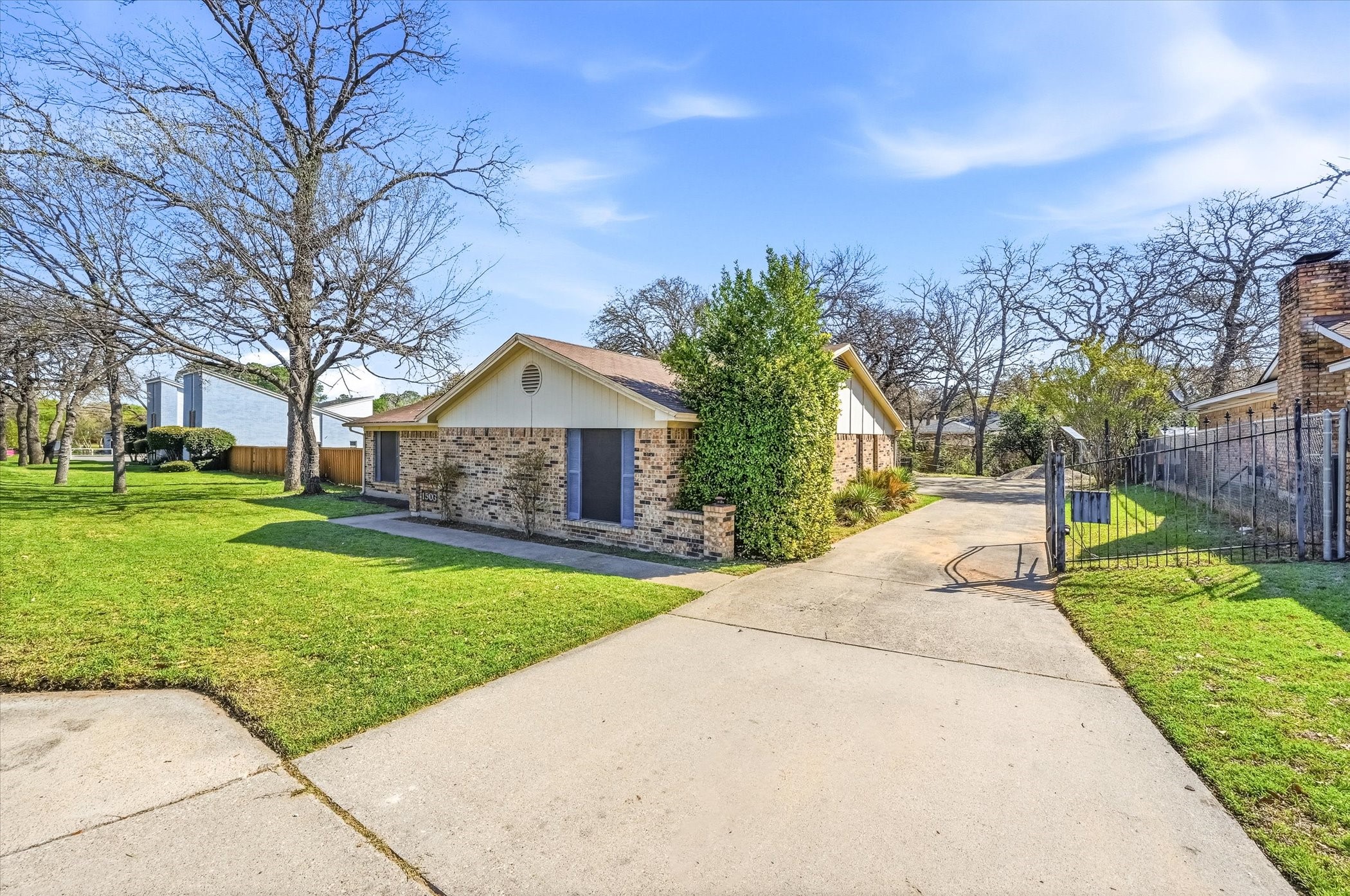 1503 N Fielder Road Arlington TX 76012