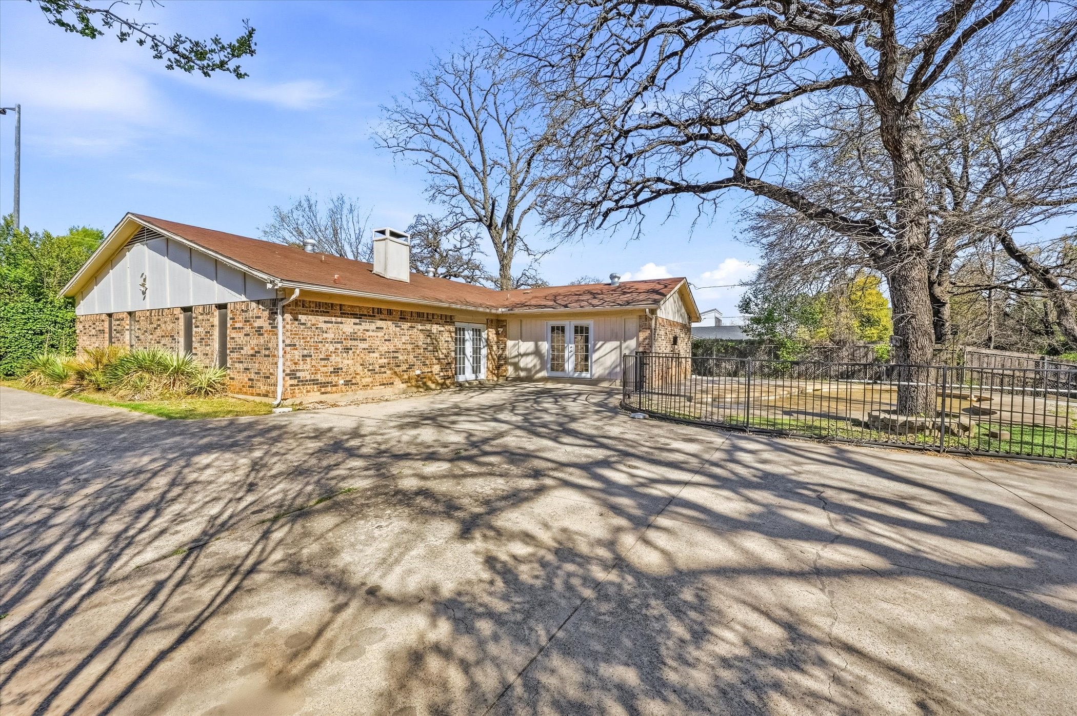 1503 N Fielder Road Arlington TX 76012