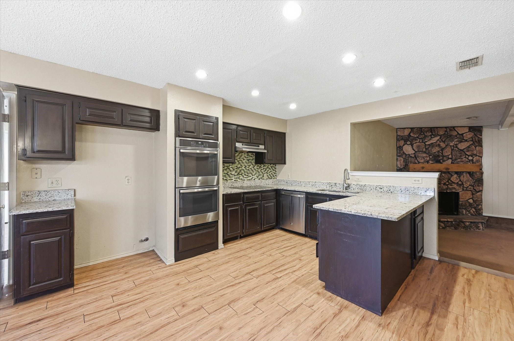 1503 N Fielder Road Arlington TX 76012