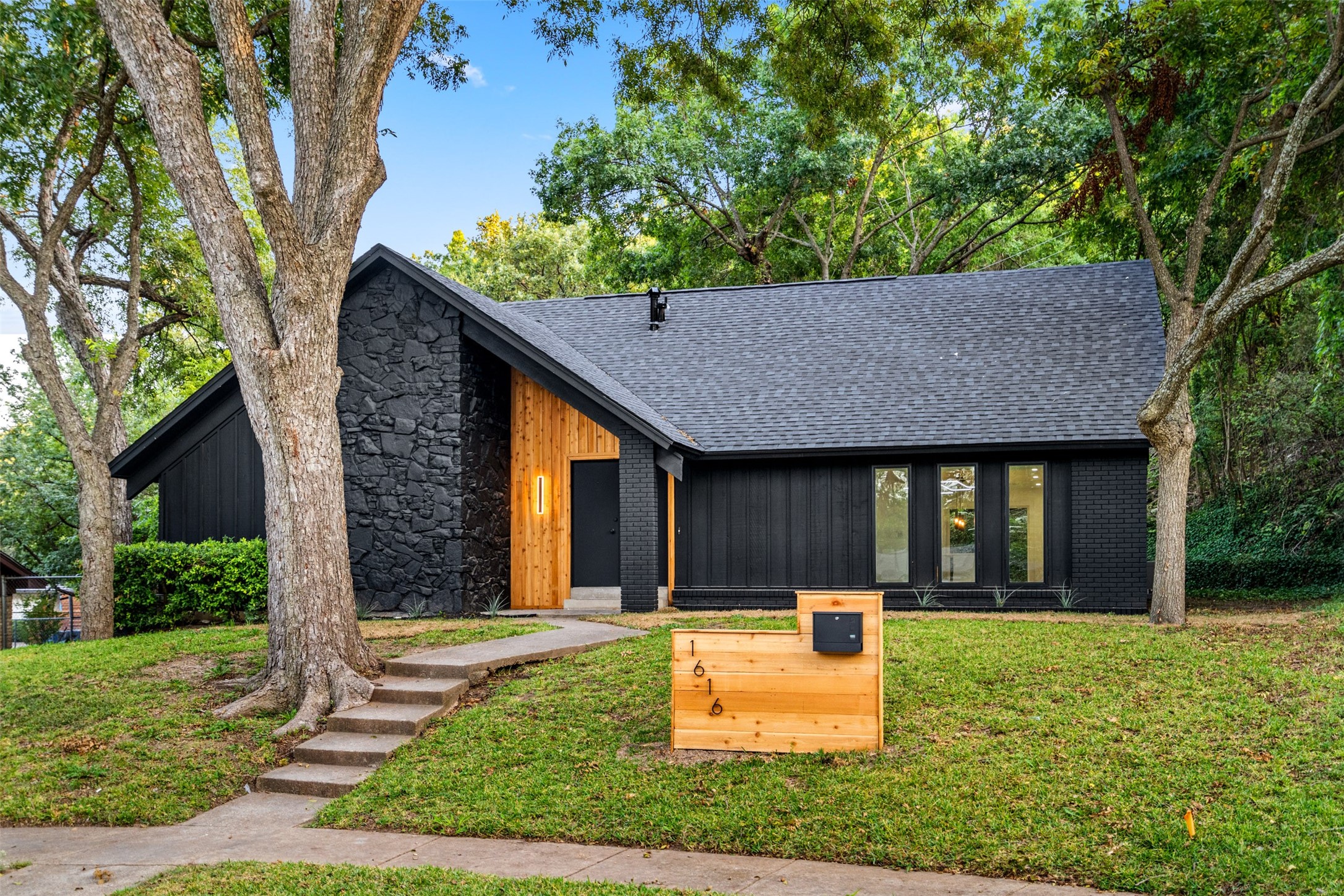 1616 Day Star Drive Dallas TX 75224