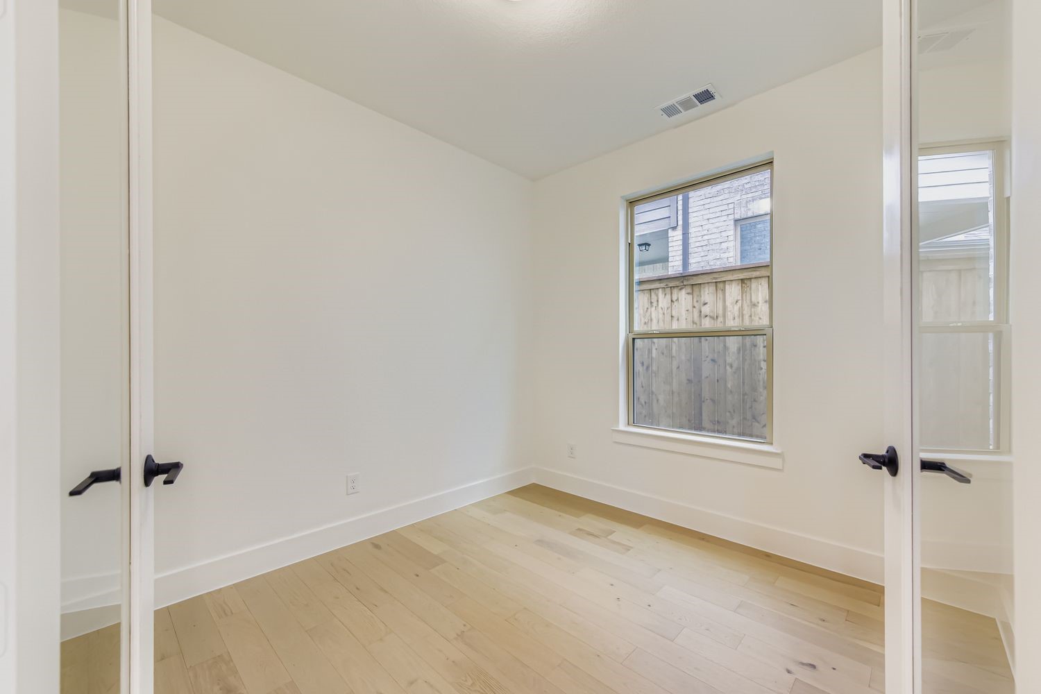 6048 Silverstein Street Fort Worth TX 76126