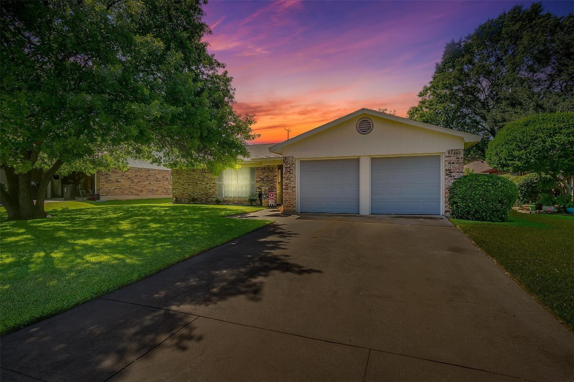 820 Barkridge Trail Burleson TX 76028