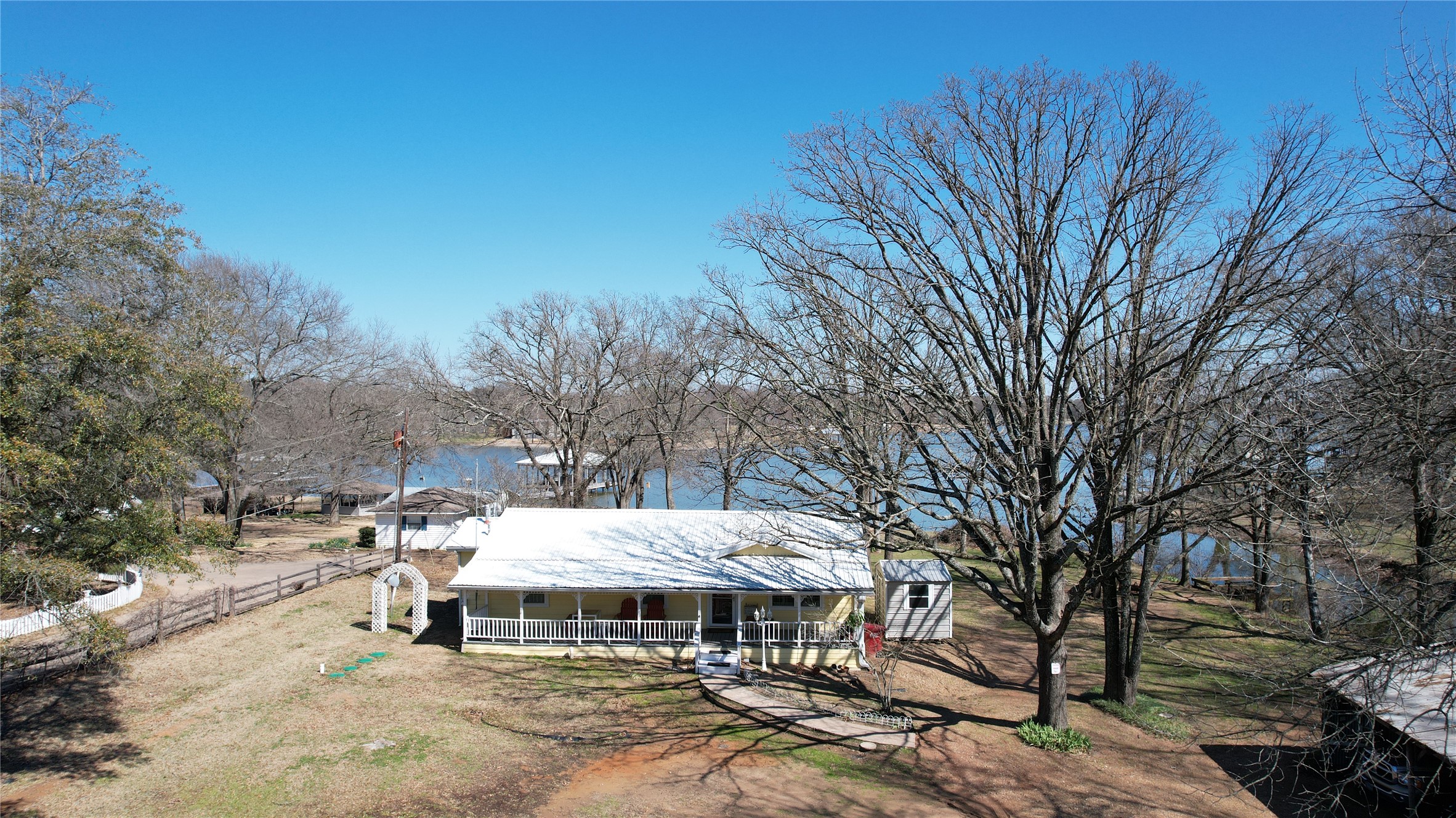 1717 Beavers Point Bonham TX 75418