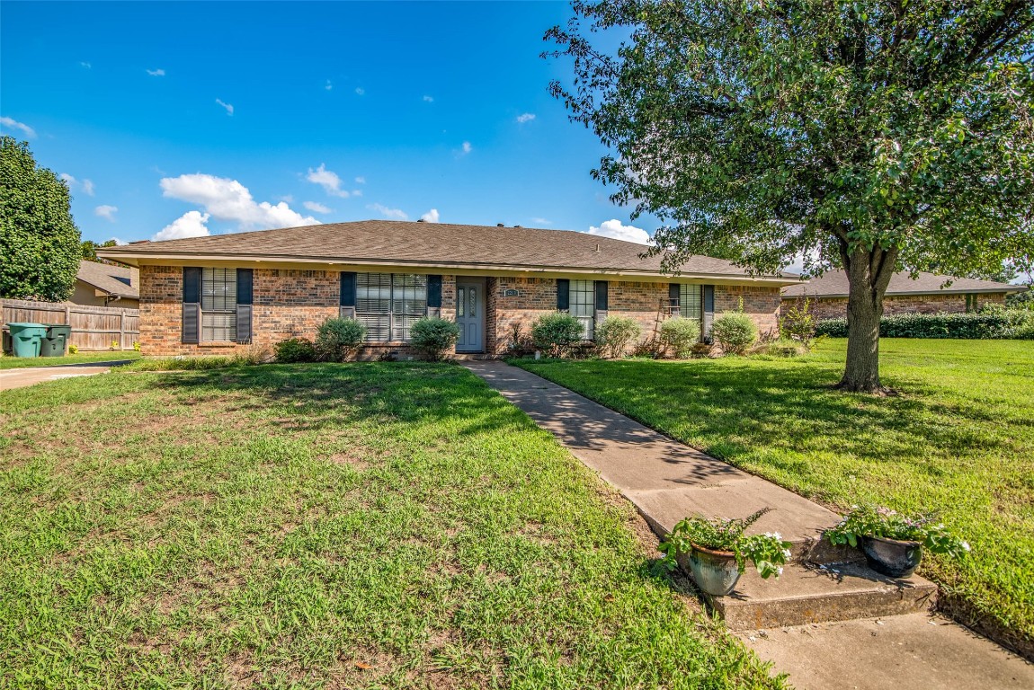 2209 Oak Creek Drive Sherman TX 75092