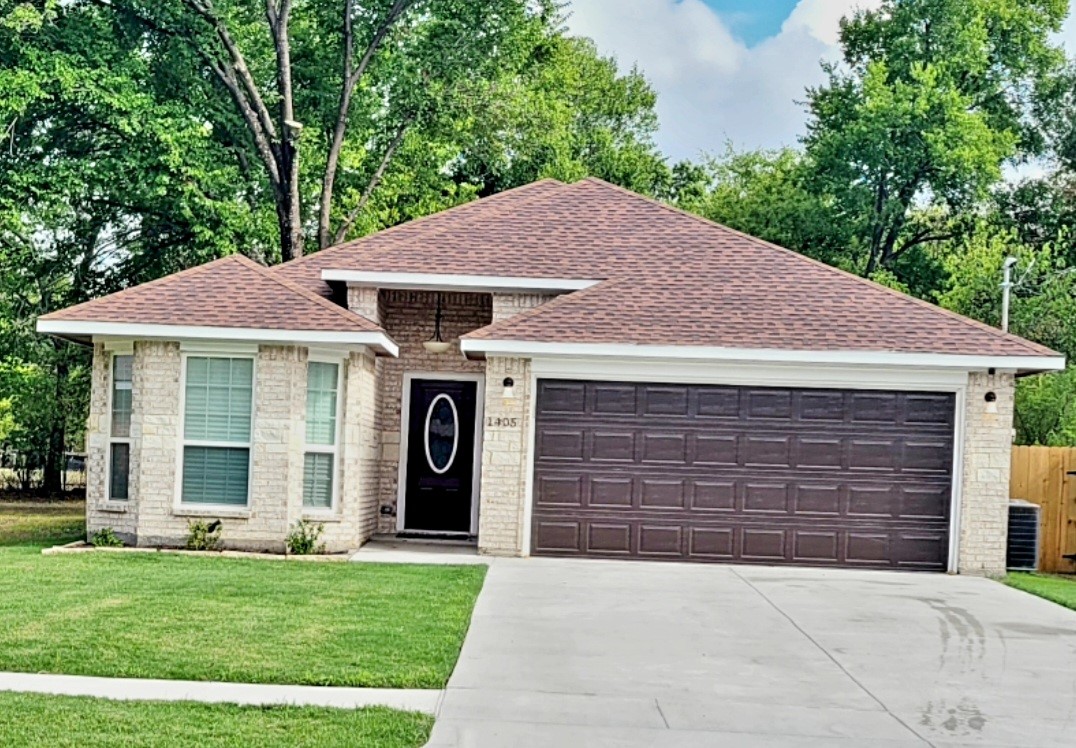 1405 E 4th Avenue Corsicana TX 75110