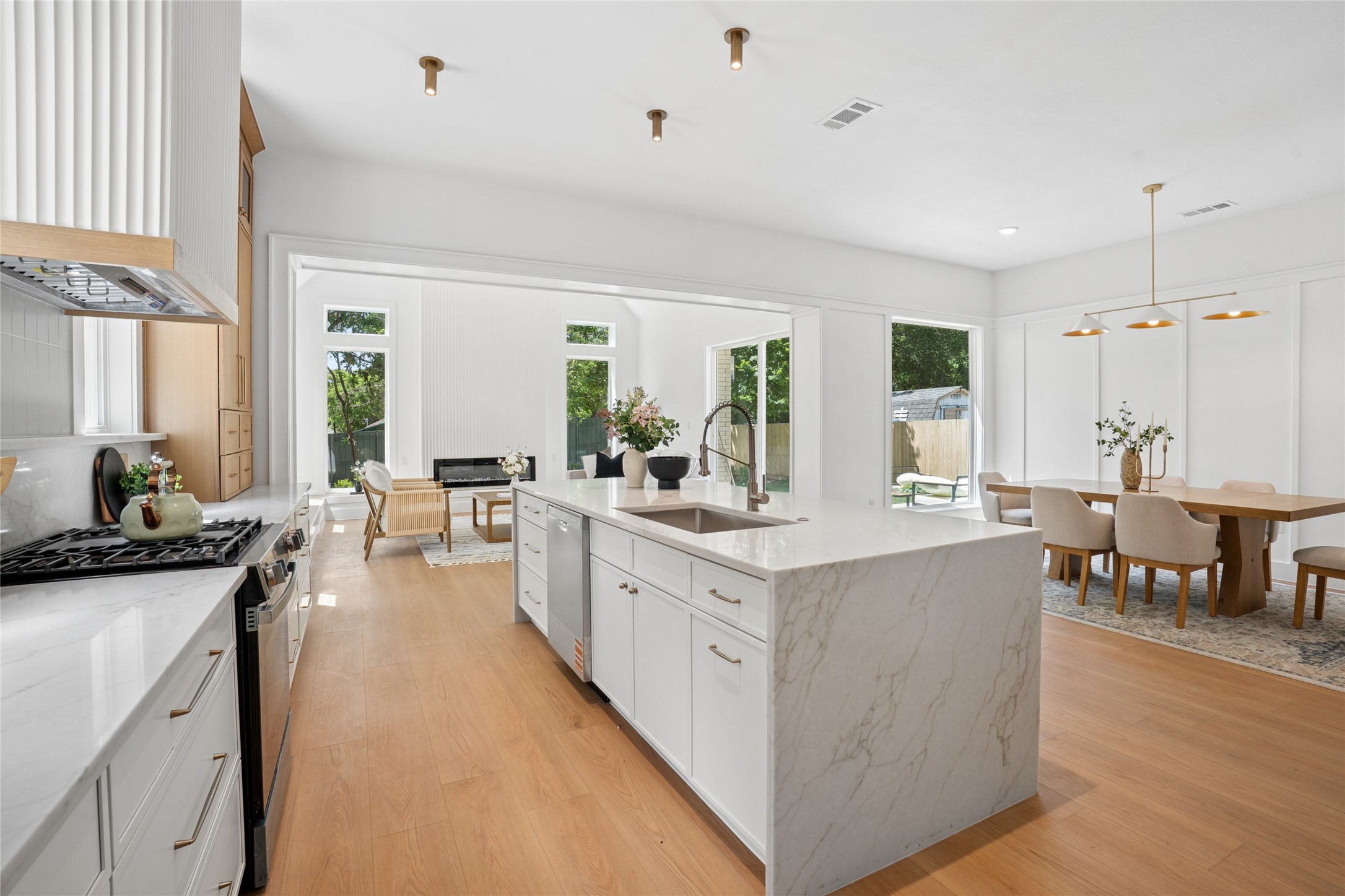 1510 Marfa Avenue Dallas TX 75216