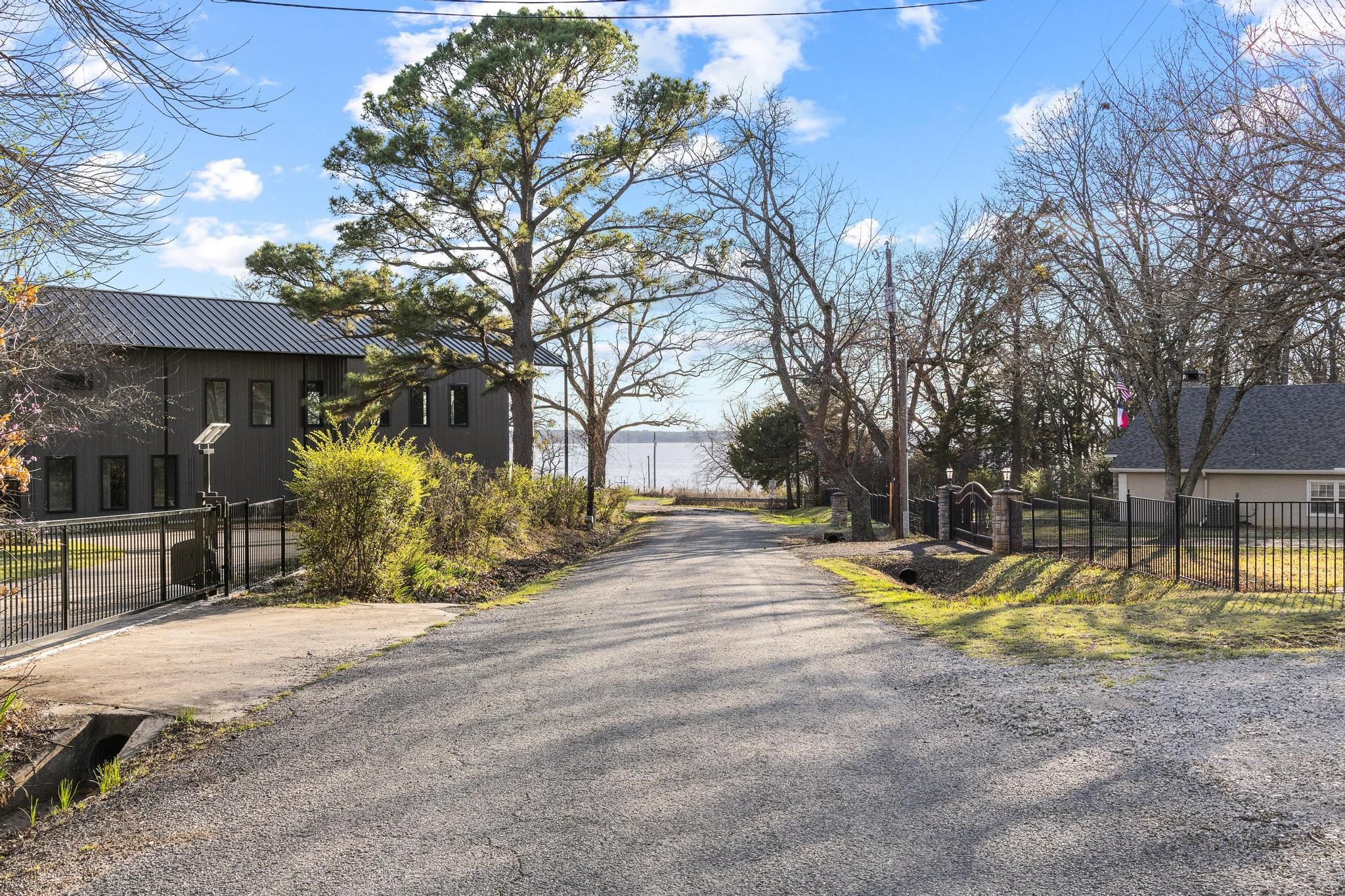 1053 Paradise Cove Road Pottsboro TX 75076