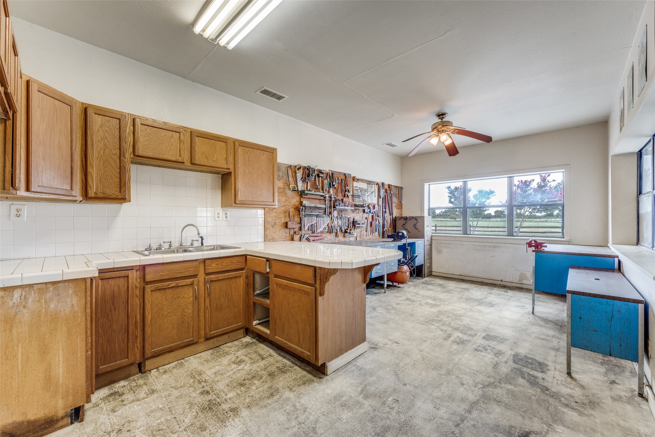 1400 Sears Road Bells TX 75414