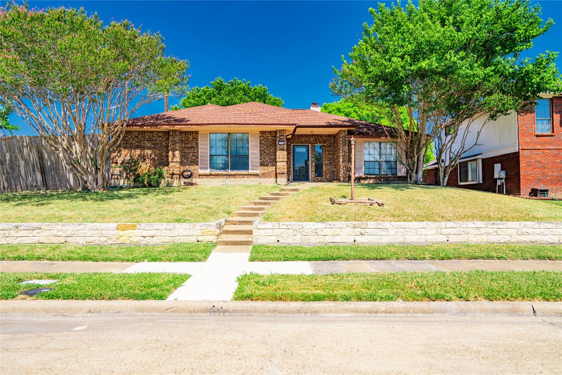 906 Crest Meadow Lane Mesquite TX 75181