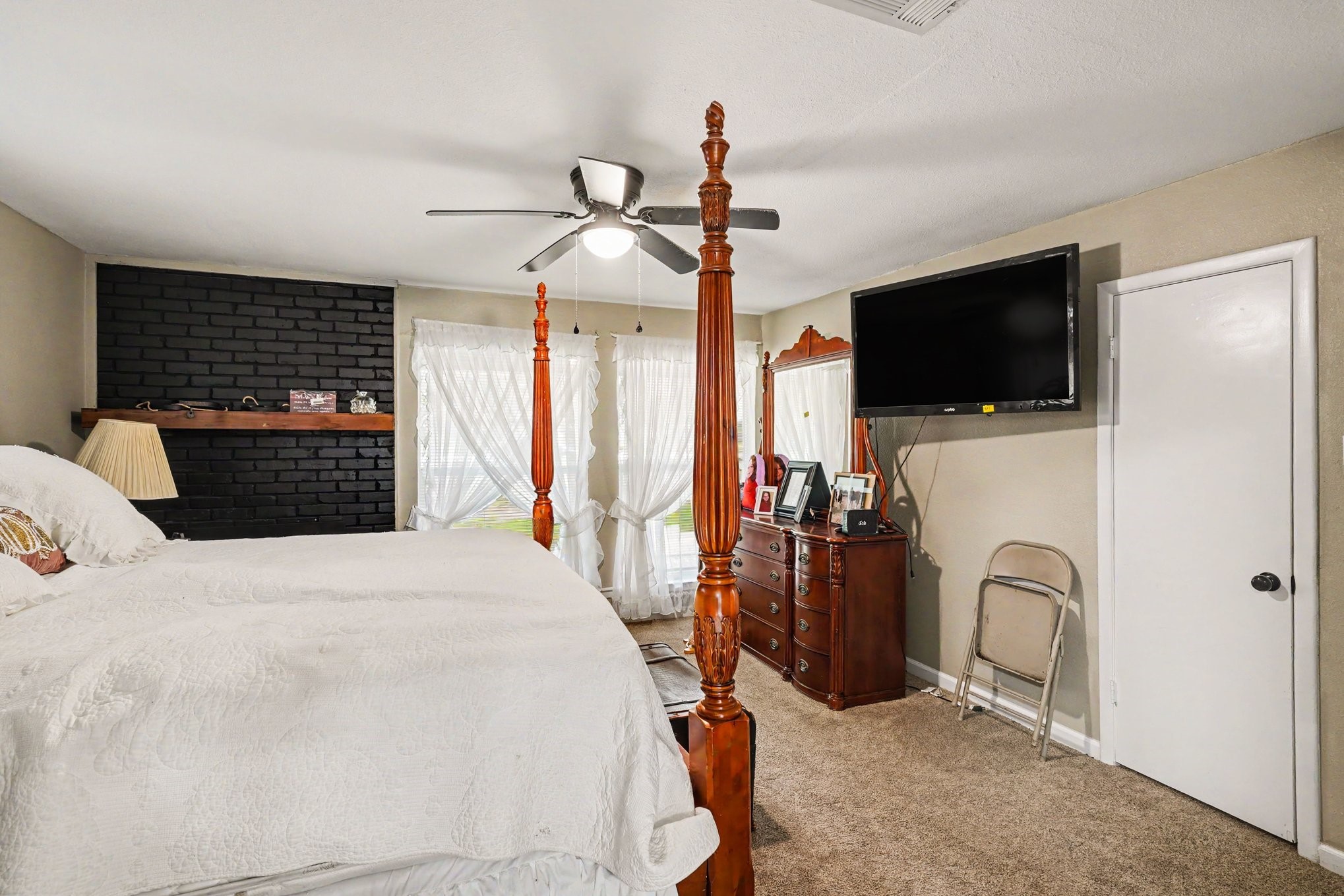 1908 Thousand Oaks Drive Burleson TX 76028
