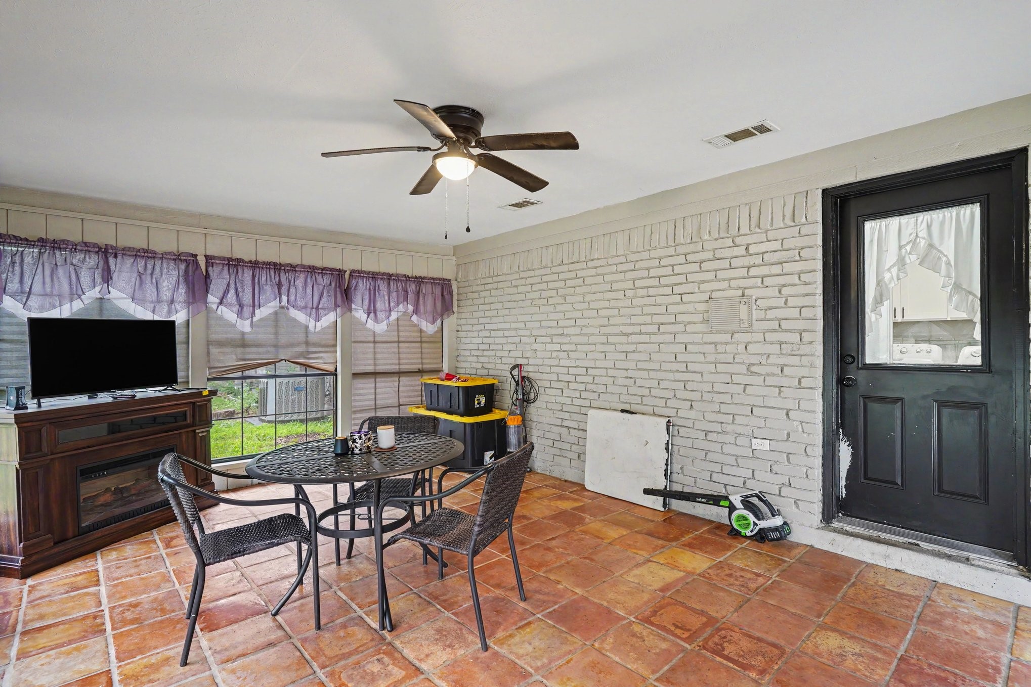 1908 Thousand Oaks Drive Burleson TX 76028