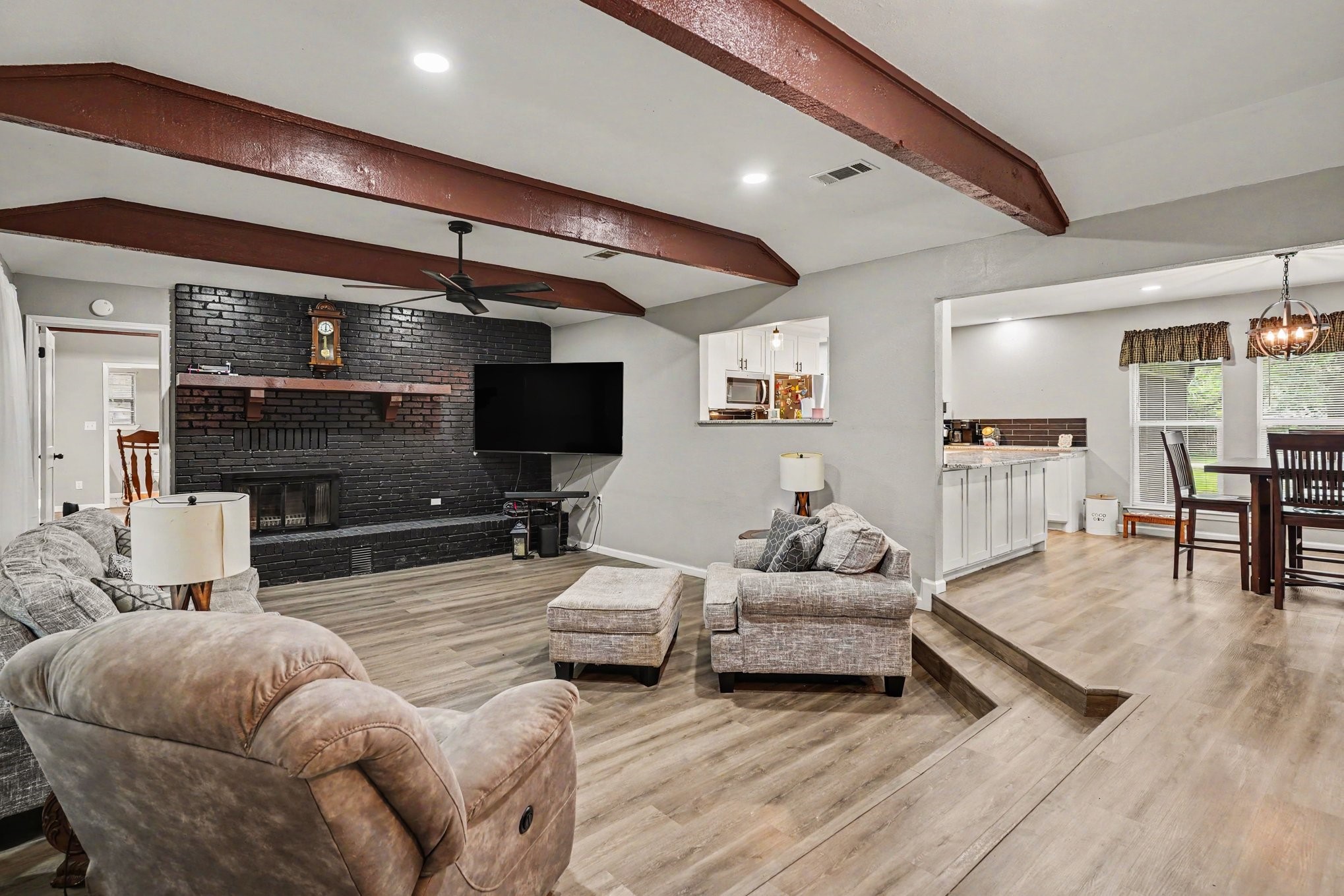 1908 Thousand Oaks Drive Burleson TX 76028