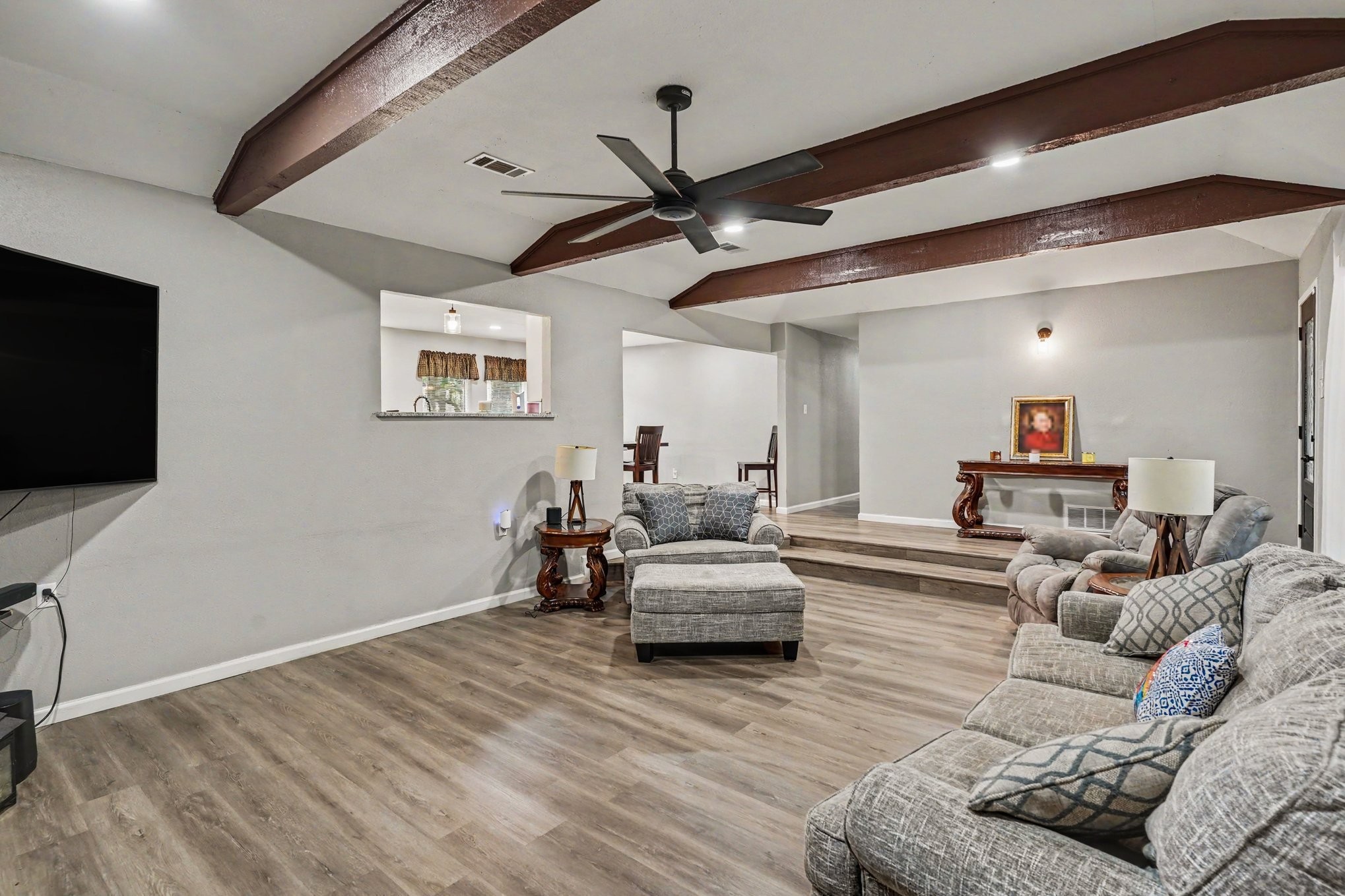 1908 Thousand Oaks Drive Burleson TX 76028
