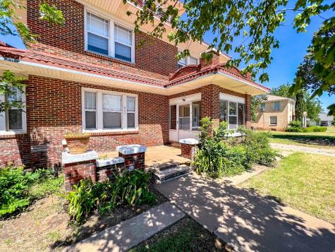 311 N 3rd Avenue Munday TX 76371