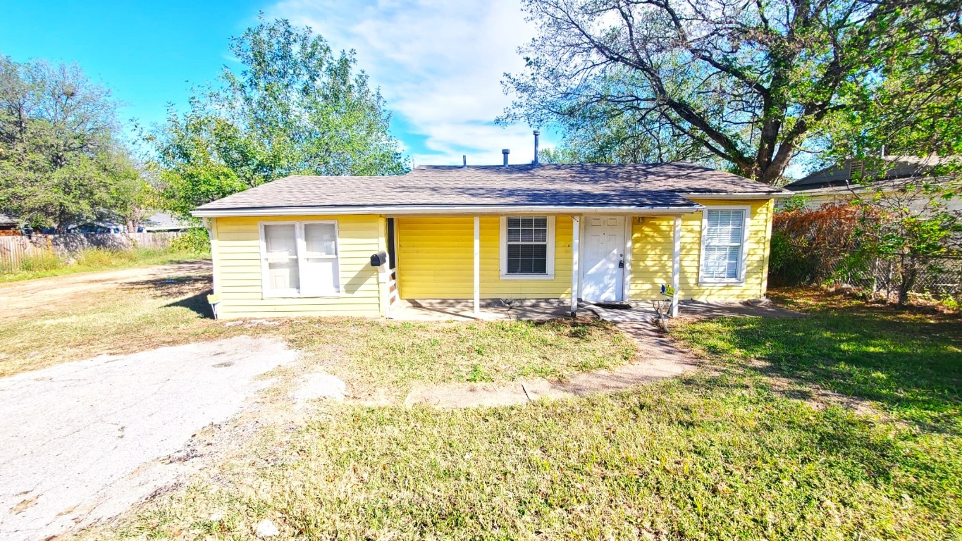 4813 Mccart Avenue Fort Worth TX 76115