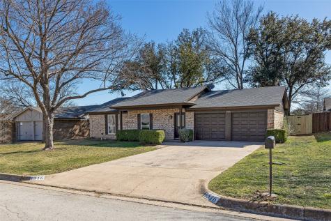 1516 Trammell Drive Benbrook TX 76126